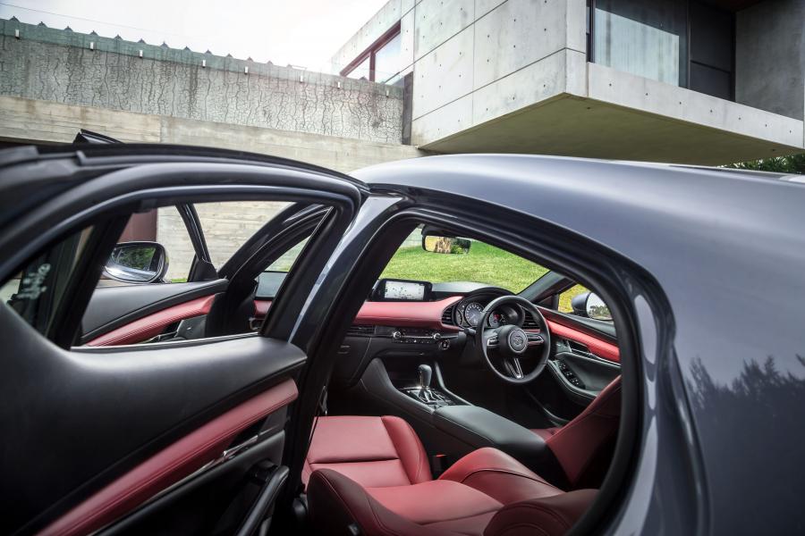 Интерьер Mazda3 Hatchback 2019 года  (AU) (фото 17 из 46)